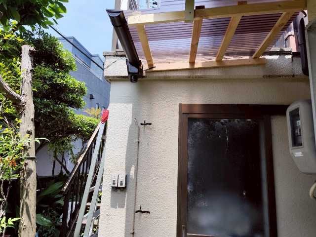 大阪市此花区で波板点検、笠木の黒ずみとひび割れ・庇板金の塗膜劣化を現地確認